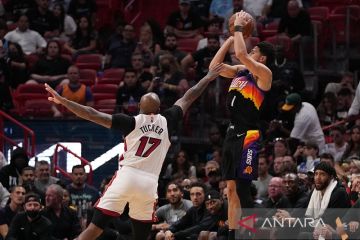 Tundukkan Heat, Suns jadi tim pertama cetak tiket playoff