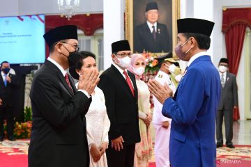 Presiden Jokowi boyong Kepala-Wakil Otorita IKN ke titik nol Nusantara