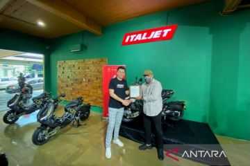 Italjet serahkan Dragster Limited Edition kepada konsumen pertama