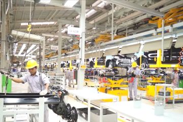 DFSK adopsi teknologi robotik di pabrik Cikande