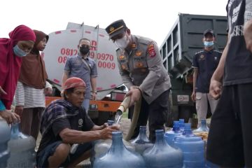 100 KK korban banjir Pandeglang dapat bantuan sembako dan air bersih