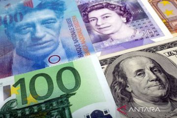 Dolar menguat ditopang penghindaran risiko, sedangkan euro melemah
