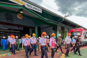 Menhub kunjungi Balai Yasa Yogyakarta pastikan kinerja KAI excellent