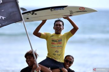 Liga Surfing Indonesia di Bali