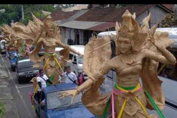 Pawai patung 9 bidadari