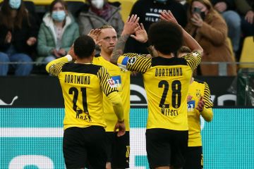 Dortmund pangkas jarak dari Bayern setelah tekuk Bielefeld