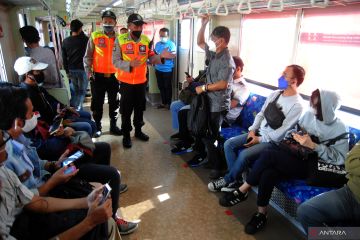 Aturan jaga jarak di KRL Commuter Line