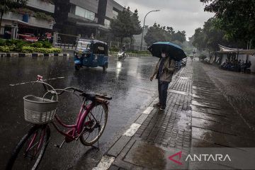 Jakarta diperkirakan diguyur hujan yang disertai petir pada Rabu