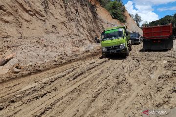 Perbaikan jalan Trans Sulawesi