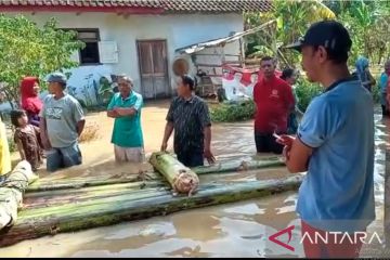 Ratusan rumah, pesantren, sekolah di Jember-Jatim diterjang banjir