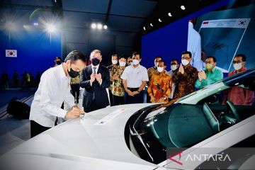 Presiden Jokowi luncurkan mobil listrik pertama di Indonesia