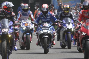 Pebalap Suzuki Ecstar turunkan Gixxer SF 250 di Parade MotoGP