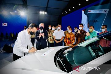Presiden luncurkan mobil listrik Ioniq 5 pertama dibuat di Indonesia
