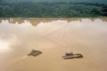 Penambangan pasir di Sungai Batanghari