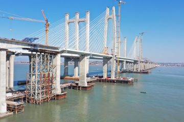 Peletakan rel dimulai di jalur kereta cepat lintas laut pertama China