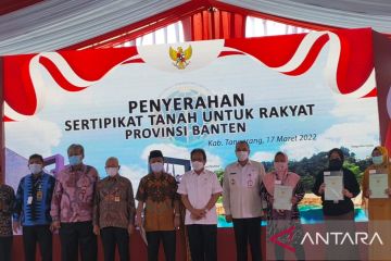 Menteri Sofyan Djalil serahkan 2.989 sertifikat tanah di Tangerang