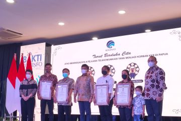 Menkominfo beri penghargaan pada sembilan pejuang telekomunikasi Papua