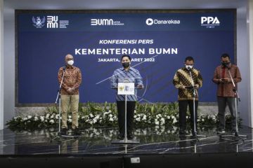 Konferensi pers pembubaran tiga BUMN