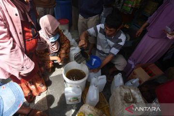 Harga minyak goreng kemasan dirasa mahal, warga beralih ke jenis curah