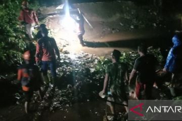 Bocah berumur 7 tahun terseret arus sungai di Sumenep