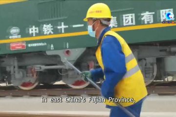 Peletakan rel di jalur kereta cepat lintas laut pertama China dimulai