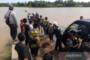 Persaudaraan Sakato Tiger Banyumas salurkan bantuan bagi korban banjir