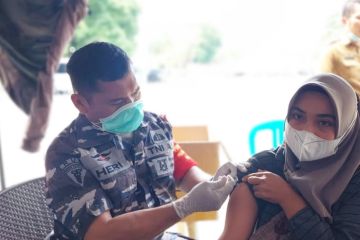 Lanal Gorontalo gelar vaksinasi COVID-19 di Lapangan Taruna