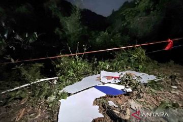 Proses pecarian pesawat China Eastern Airlines yang jatuh di China