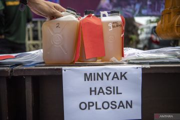 Polda Sumsel Amankan 108 Ton Solar Oplosan