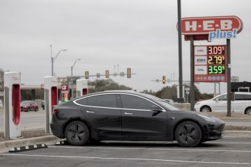 Produsen mobil listrik AS Tesla buka Gigafactory baru di Jerman