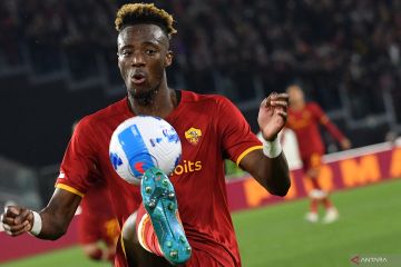 Diminati klub-klub Inggris, Abraham dibanderol 100 juta oleh AS Roma