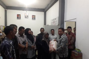 Bawaslu RI serahkan bantuan kepada korban gempa di Pasaman Barat