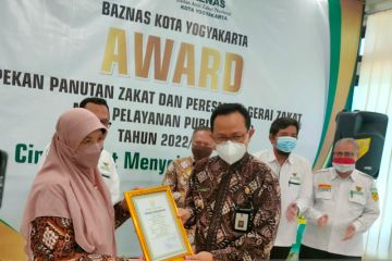 Baznas Yogyakarta berikan penghargaan kepada muzaki terbaik