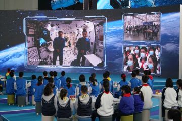 China siarkan langsung kelas kedua dari stasiun luar angkasa