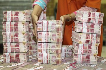 Rupiah ditutup menguat, pasar cermati kebijakan suku bunga The Fed