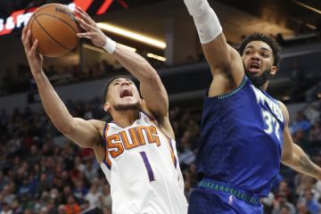 Booker pimpin Suns hajar Nuggets untuk tempati posisi teratas