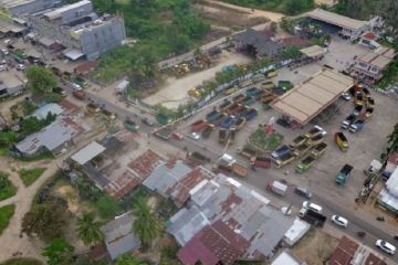 Antrean pengisian solar di Jambi