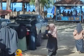 Jelang Ramadhan 1443 H, umat Islam padati pantai di Jayapura-Papua