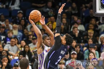 Davion Mitchell berjibaku topang Kings di tengah absennya De'Aaron Fox