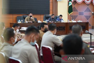 Pemkab Kapuas Hulu menindaklanjuti sengketa lahan sawit PT RAP