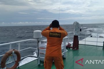 Tim SAR gabungan cari delapan penumpang speedboat di SBT