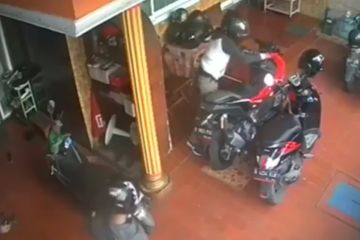 Pura-pura jadi pasien, tiga orang mencuri motor di Cakung