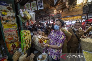 Wamendag tinjau langsung ketersediaan barang pokok di pasar