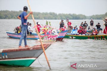 Tradisi petik laut nelayan di Sidoarjo