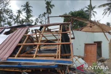 Ratusan rumah di Bangka Tengah rusak diterjang angin kencang