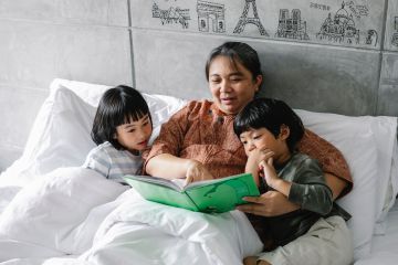 Manfaat bacakan buku untuk anak sebelum tidur