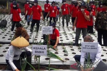 Sekolah Lapang Iklim warnai Hari Meteorologi Dunia di lereng Sumbing