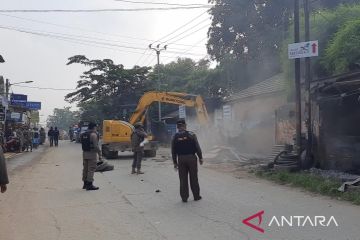 Puluhan bangunan liar di Kabupaten Bekasi dibongkar