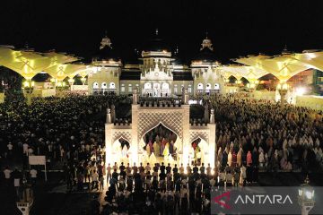 Masjid Raya Banda Aceh tak lakukan lagi Shalat Tarawih berjaga jarak