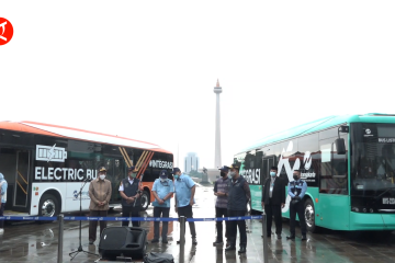 Anies Baswedan luncurkan layanaan bus listrik TransJakarta di Monas